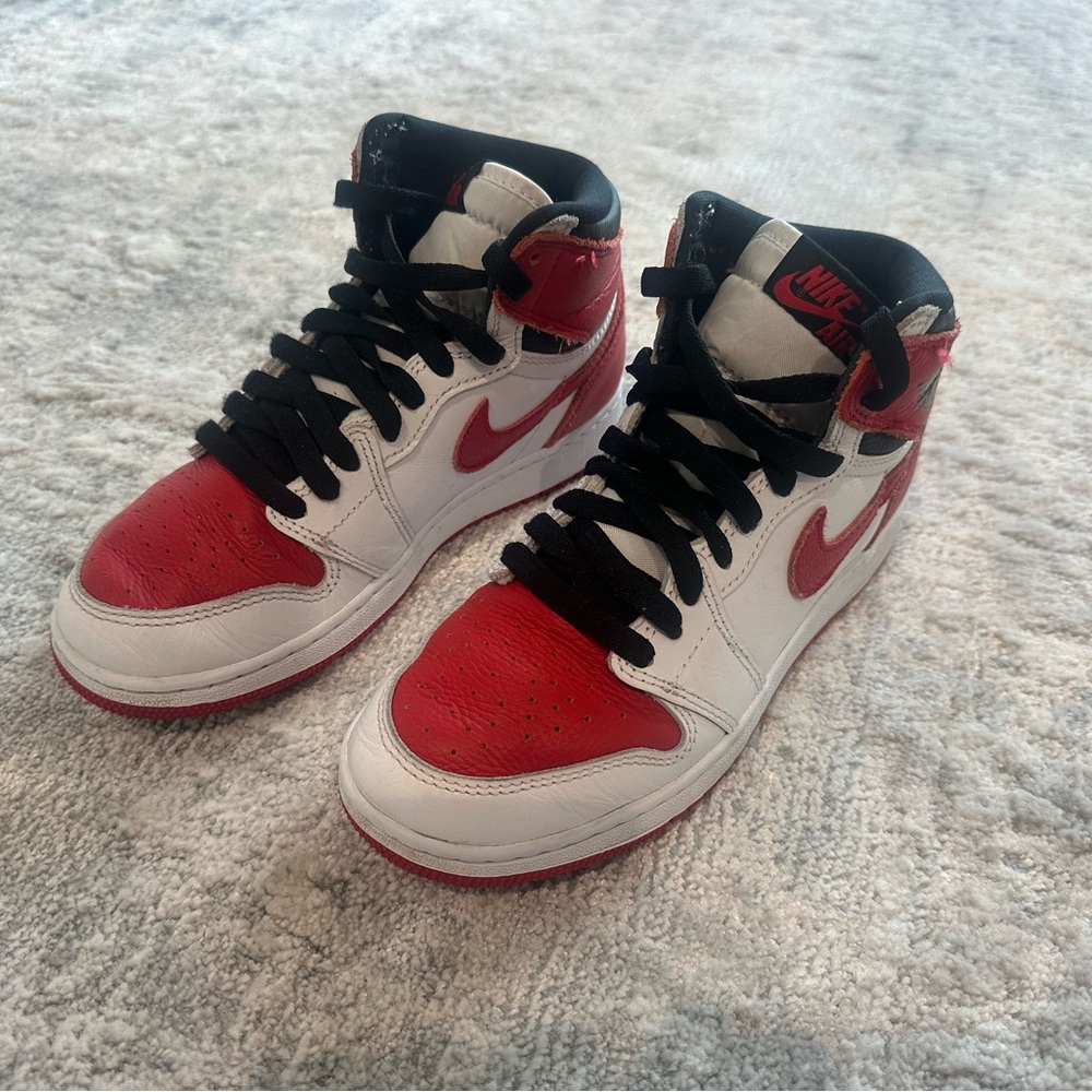 AIR JORDAN 1 Retro High OG - Size 6.5 Youth Red/White
